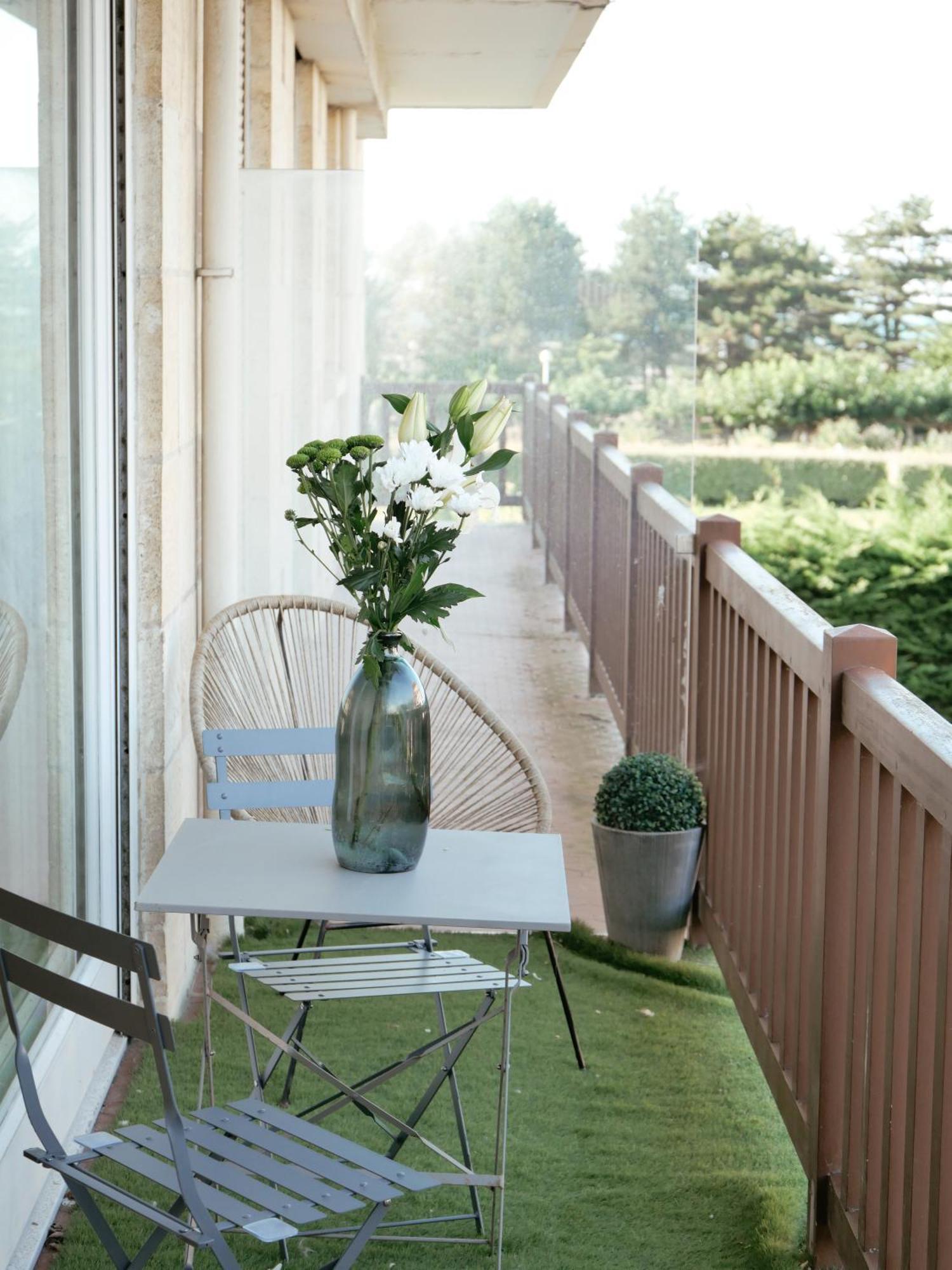 - Balcon, Vue & A Pied *