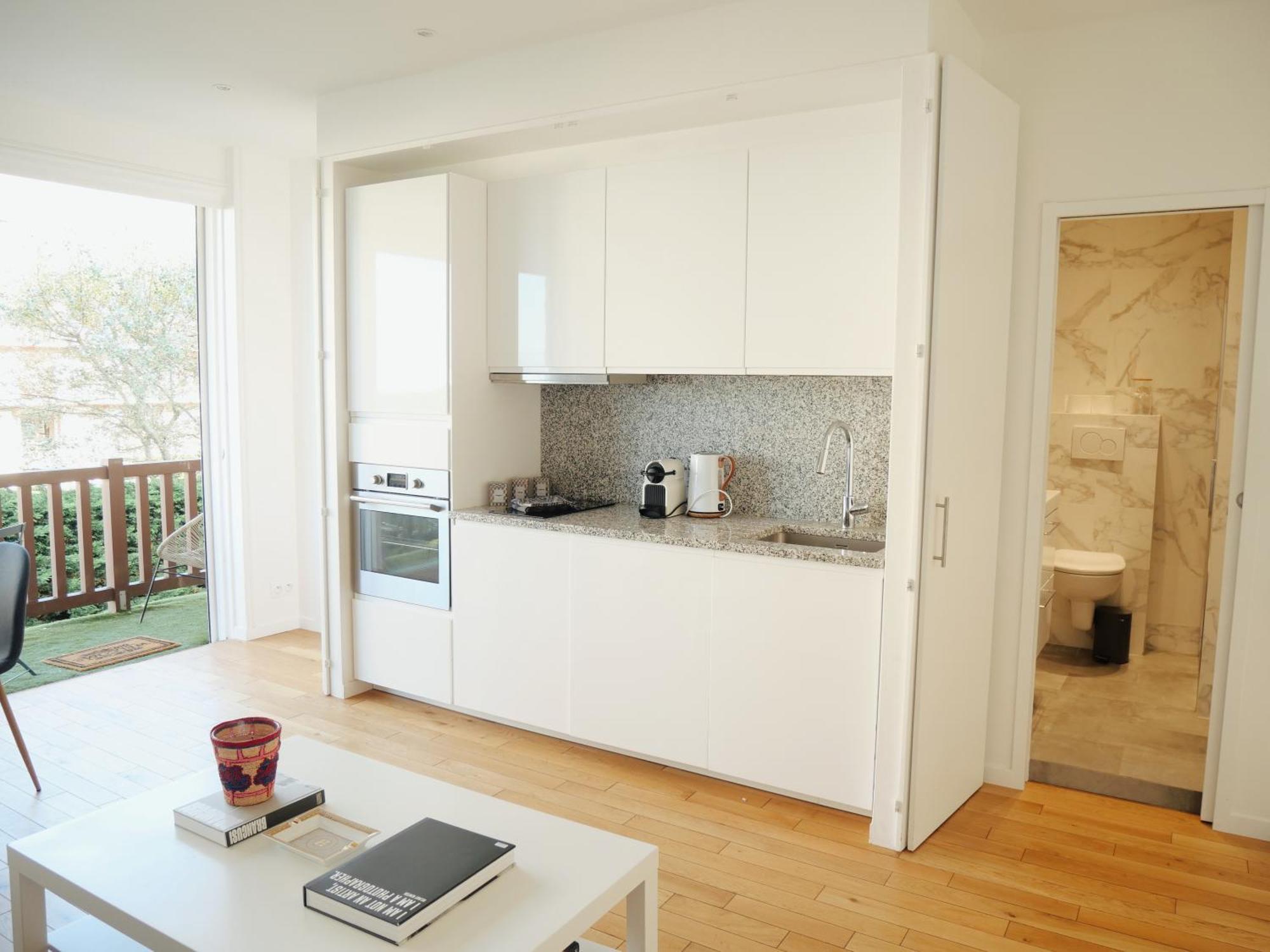 - Balcon, Vue & A Pied Apartment